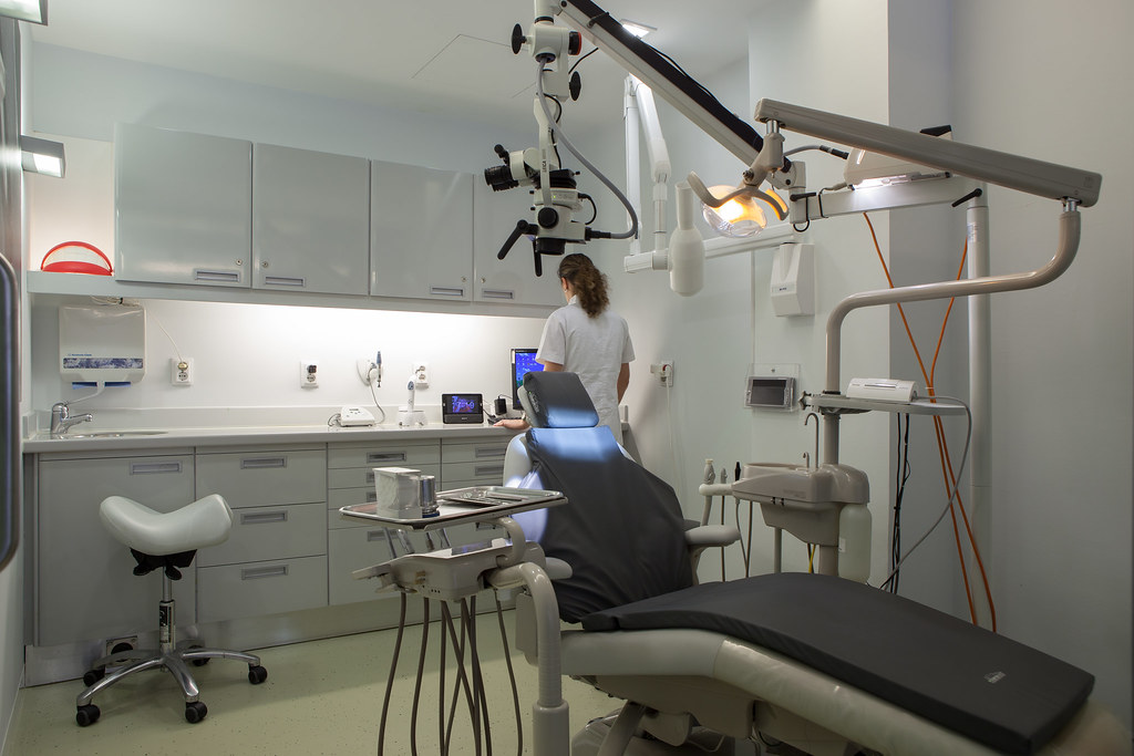 Consultório dentário equipado da Clínica Dentária Jardim dos Arcos